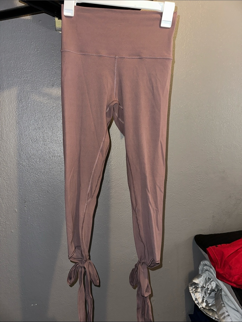 Women Tie-Hem Leggings in Mauve